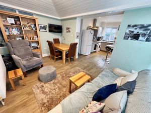 Sun lounge/dining room- click for photo gallery